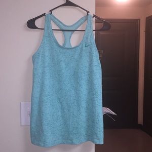 Nike racerback tank top w/ built in bra